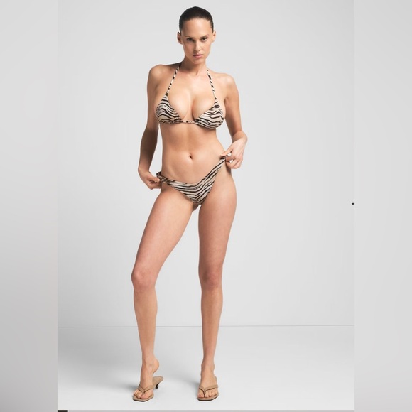 SKIMS SIGNATURE SWIM CHEEKY TANGA BOTTOM BB-TNG-8472W  CHAMPAGNE TIGER PRINT M - Picture 1 of 7